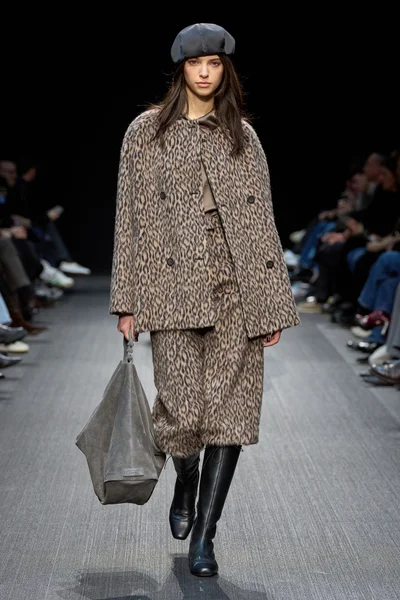 Look 11
